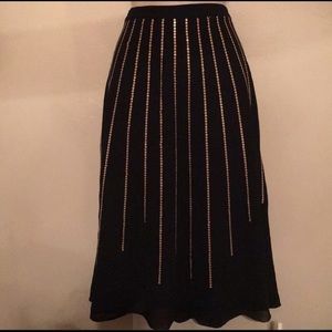 Apostrophe black and gold